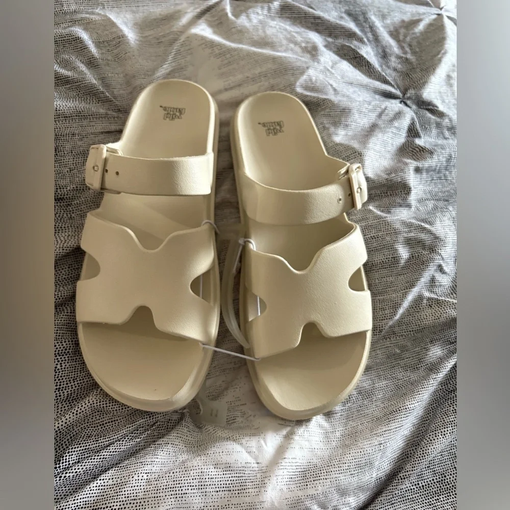 Wild fable New OFF WHITE cushion slip on adjustable buckle  Comfort sandals